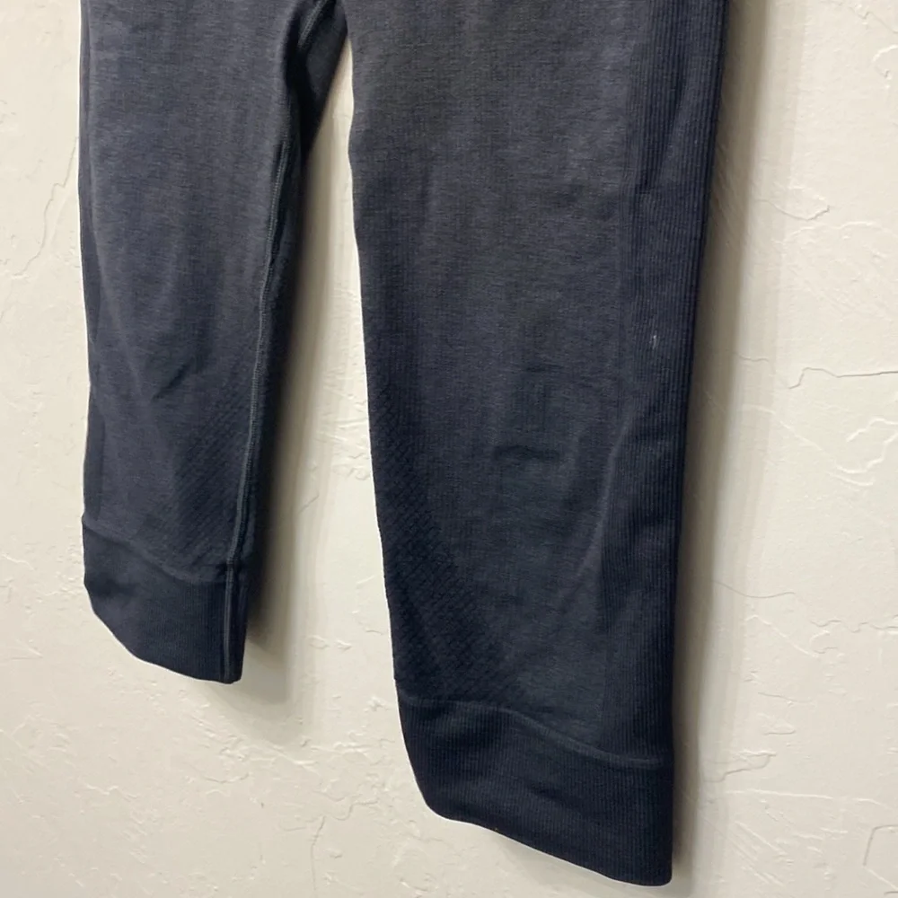 Lululemon grey crop leggings size 4